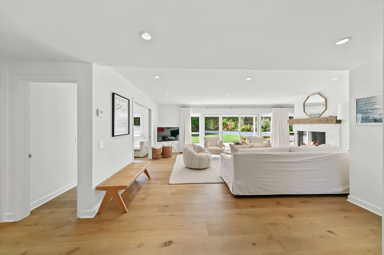30751 La Brisa Dr