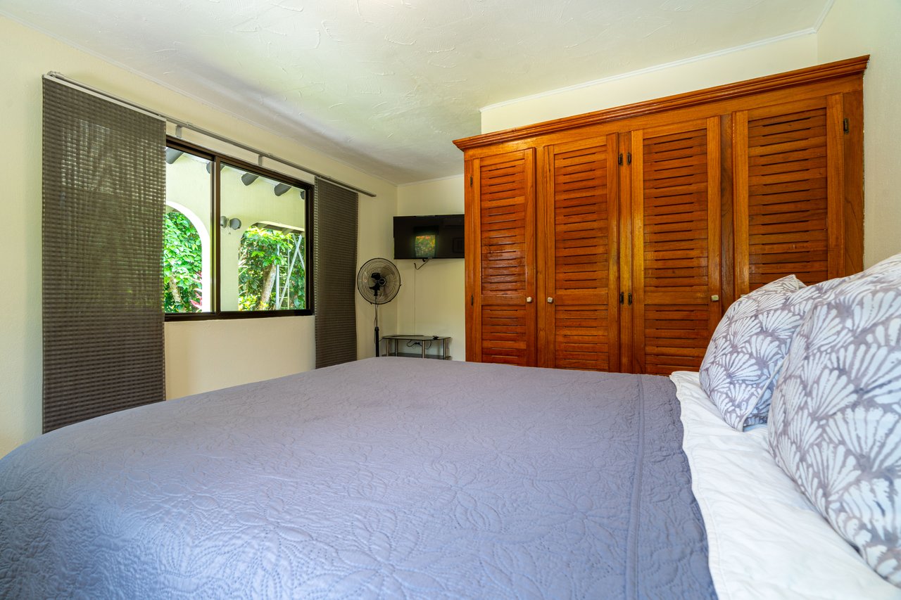 Beautiful Casa Tucán Escape, Tres Rios,  Gorgeous Mountain View with Room to Build!