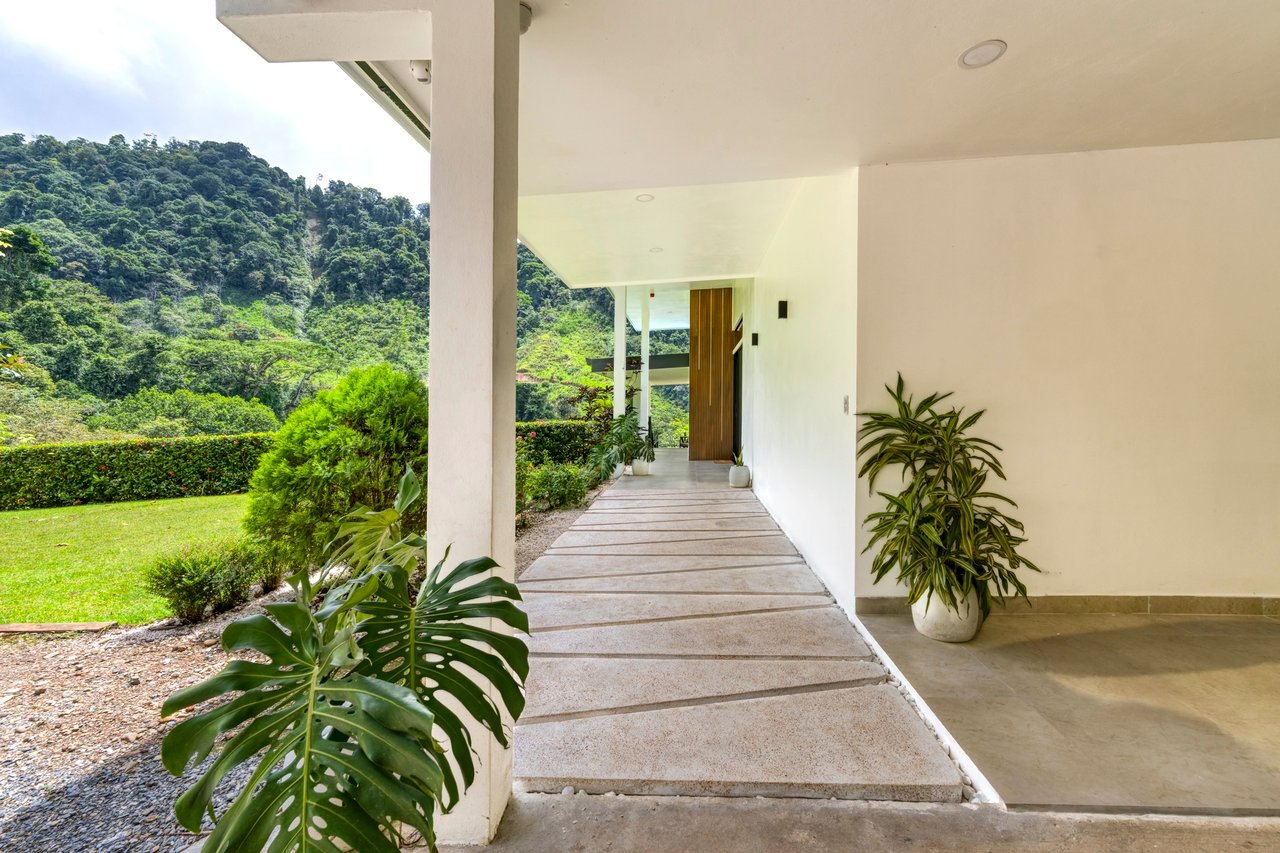 Casa Nueva Vida with Ocean Views & Dual Edge Infinity Pool