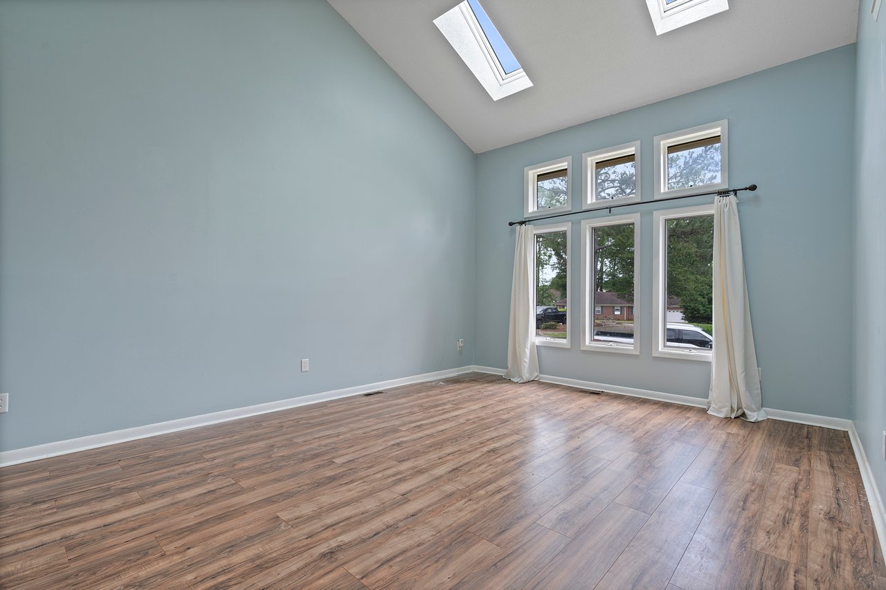Minutes from Redstone Arsenal!! New to the Market!!