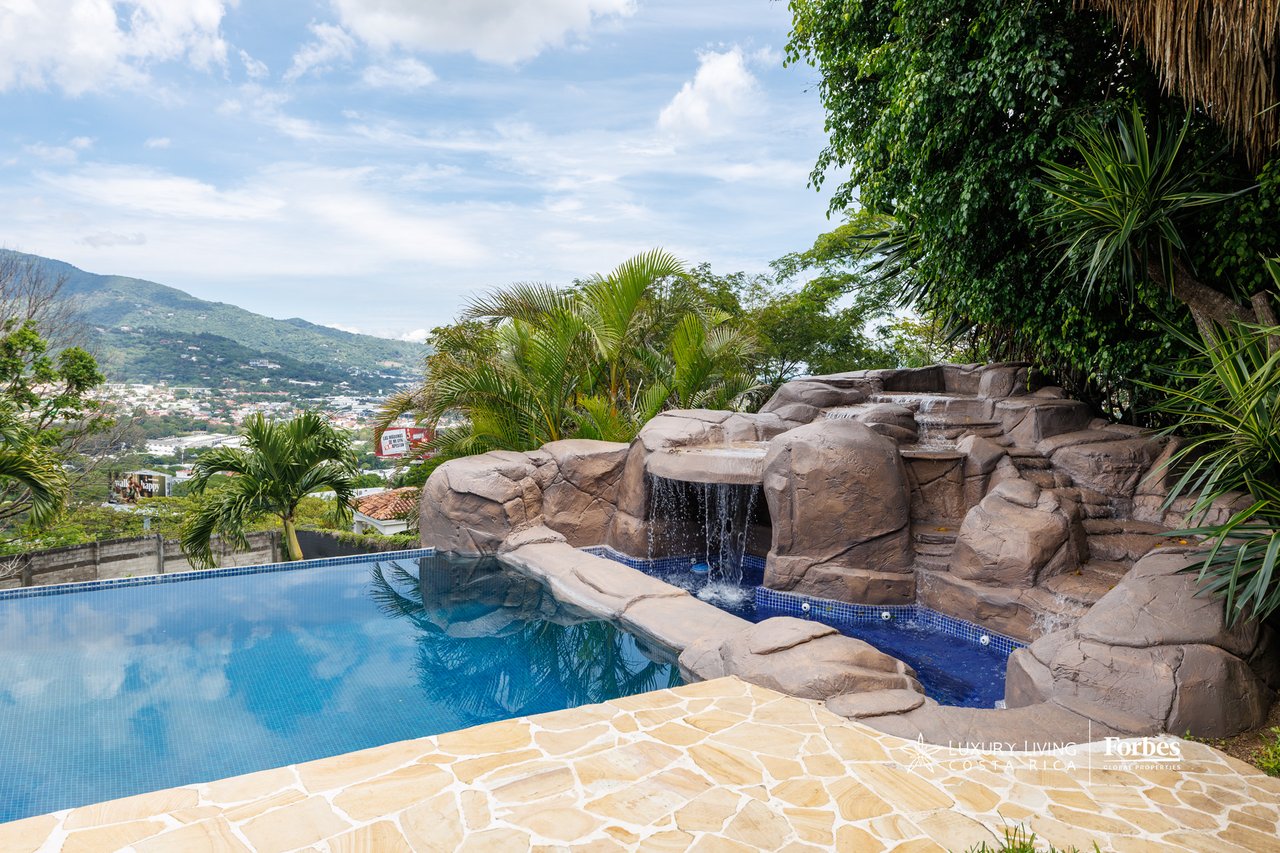 21471 - Luxury colonial house with 4 bedrooms, office, terrace and pool