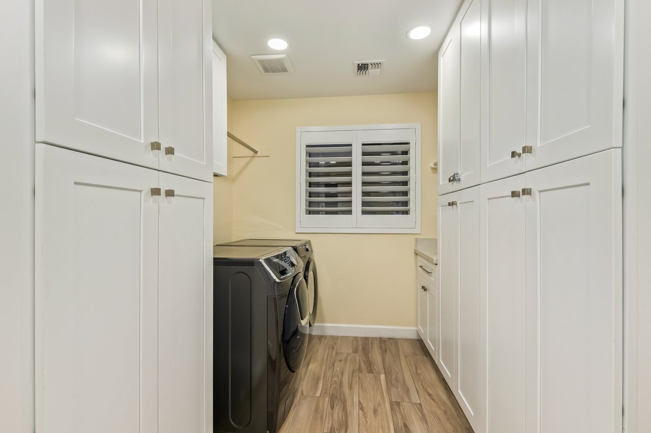 5839 E VOLTAIRE Avenue