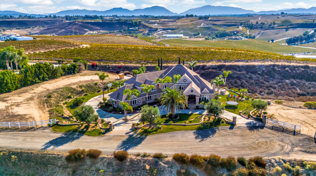 Akash Manor 🍇