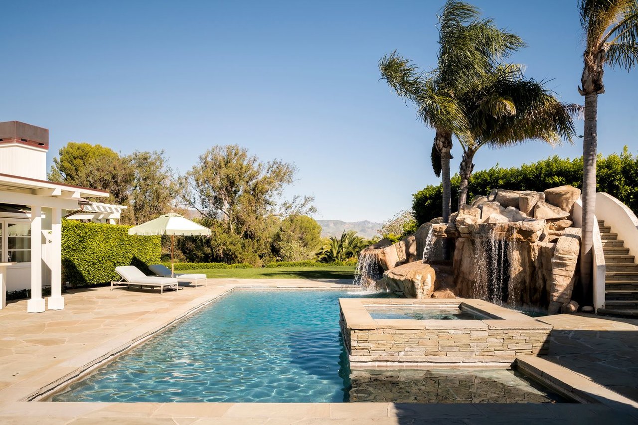 28823 Cliffside Dr