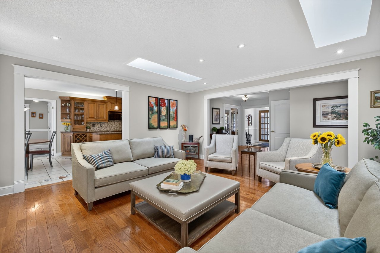 6 Falling Leaf Crt, Aurora