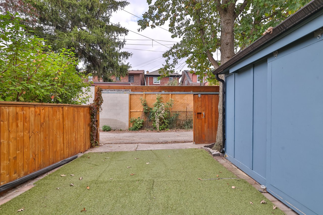 SOLD; Prime Humewood Locale!