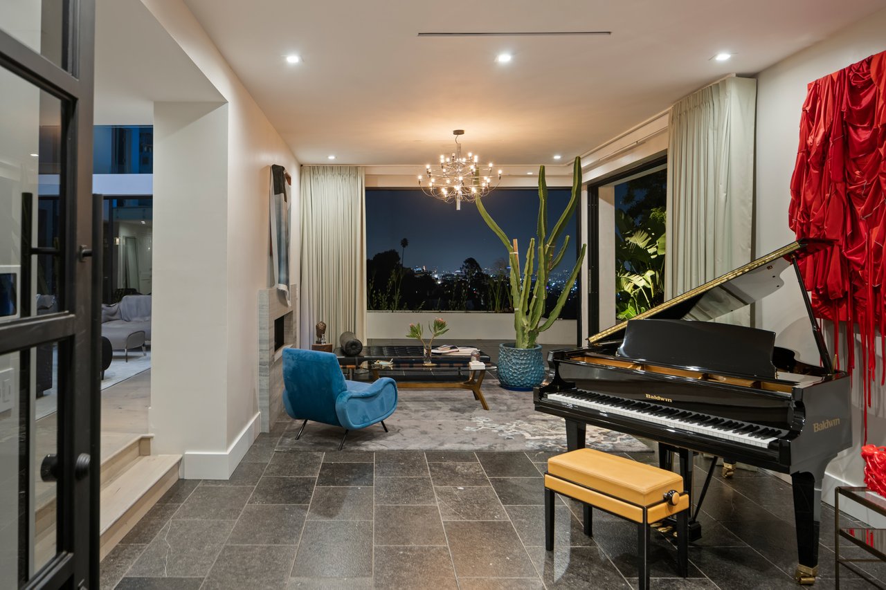 8080 Laurel View Dr, Hollywood Hills 