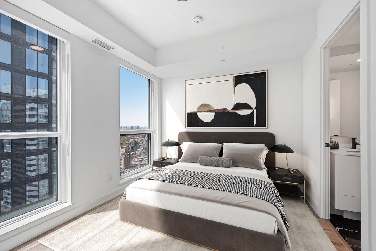 327 King Street W Unit: 4704