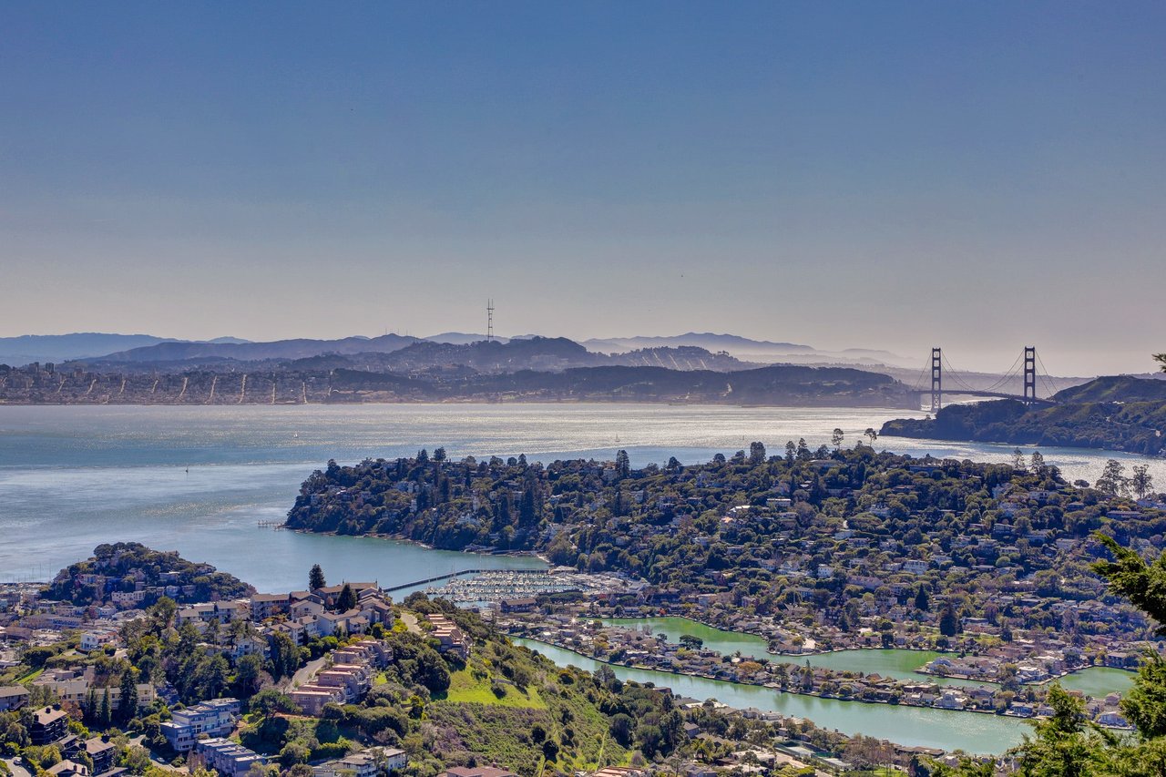 Extraordinary View Estate
