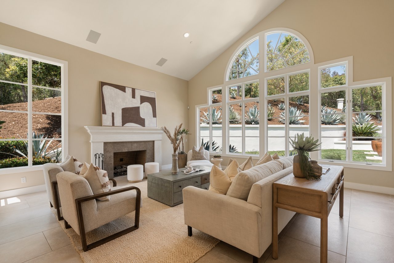 1805 Holly Tree Lane