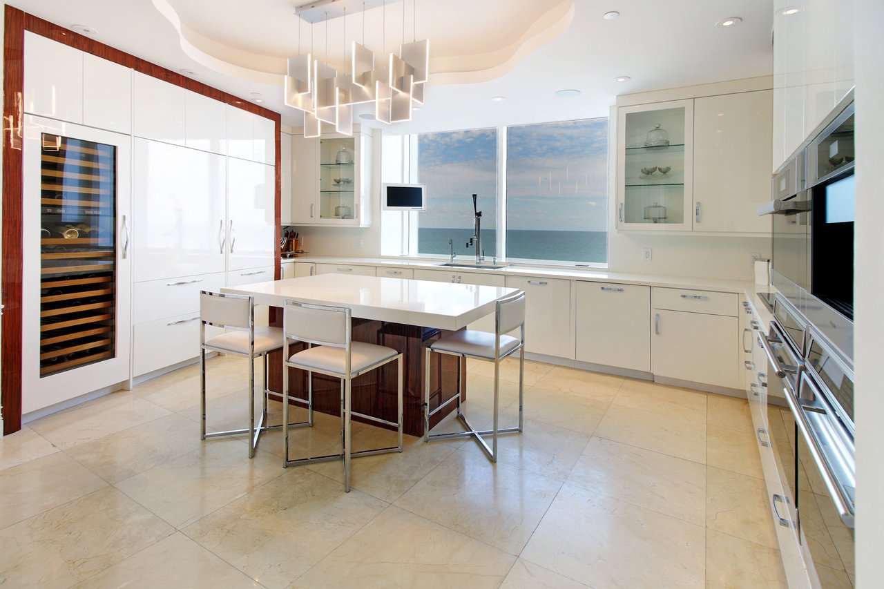 18101 Collins Ave #1109