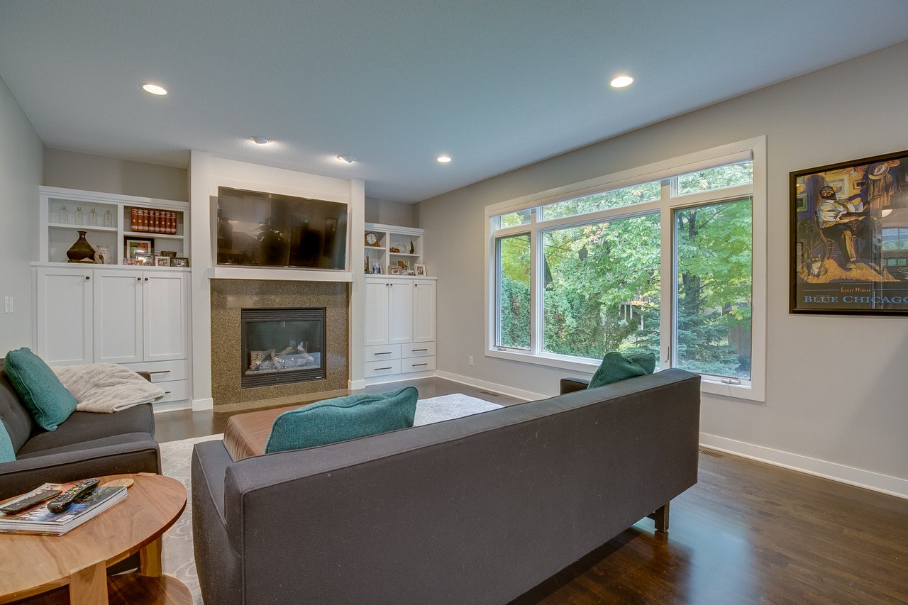 Renovated 2-Story, Walkable to Downtown Wayzata