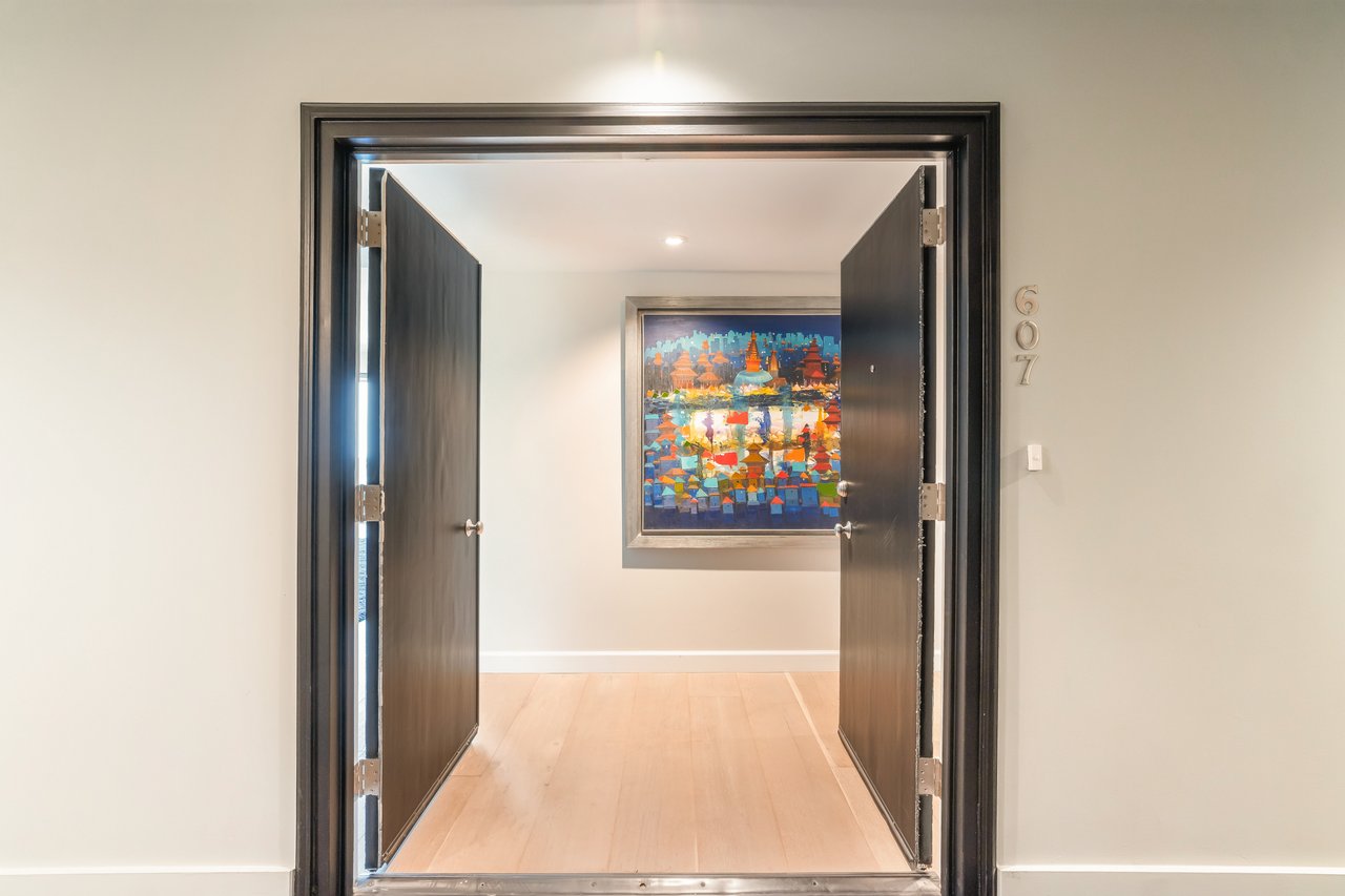818 N Doheny Dr Unit: 607