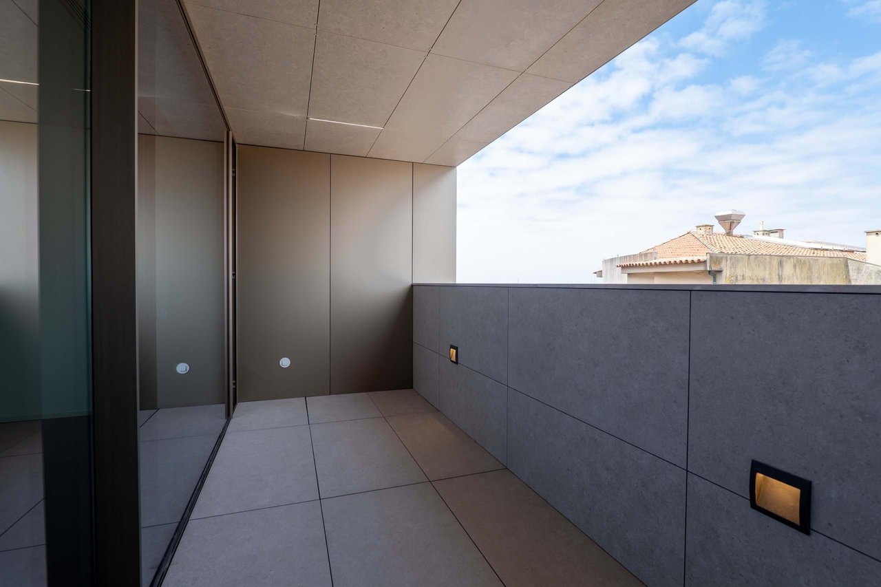 Beachfront Elegance: Modern 2-Bedroom Apartment in Vila do Conde’s Prime Coastal Address