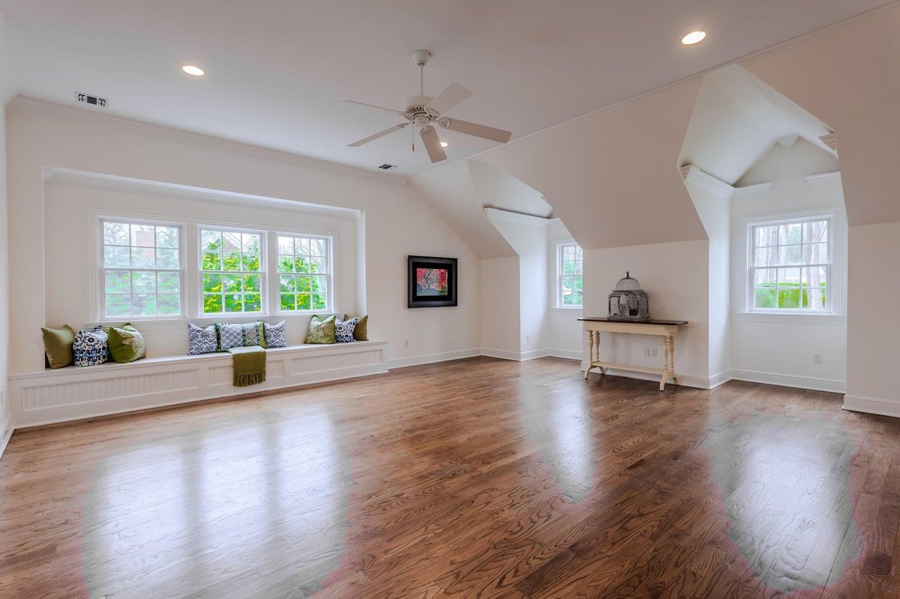 51 Lloyd Ln