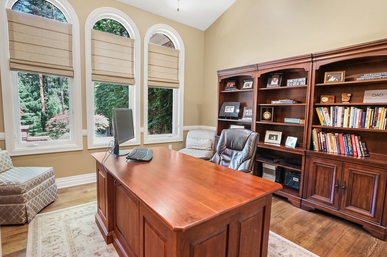 12172 Woodline