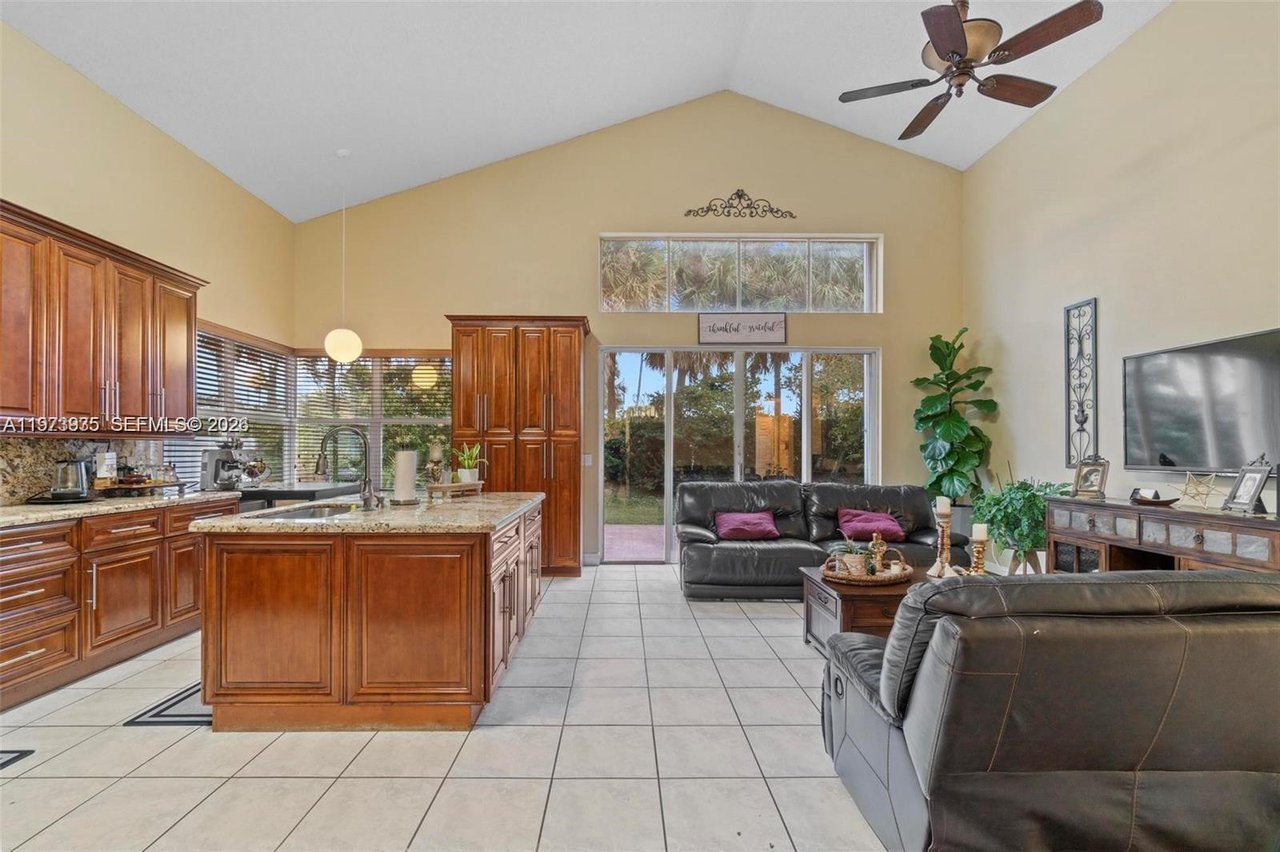 15522-nw-12-court-pembroke-pines-home-for-sale-living-area