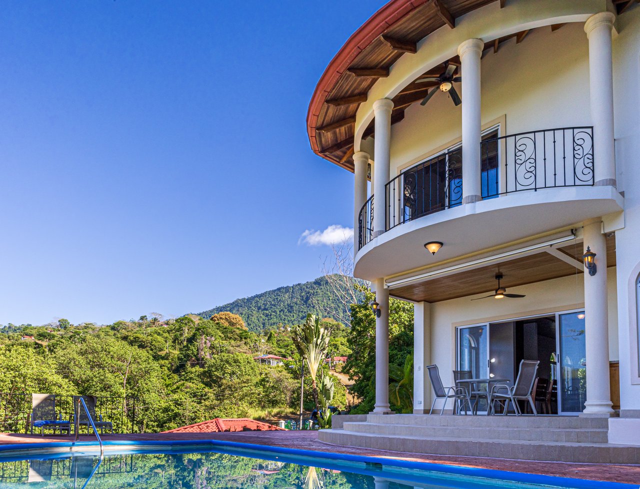 Elegant 3 Bedroom + Office Jungle Home in Puesta Del Sol, Ojochal
