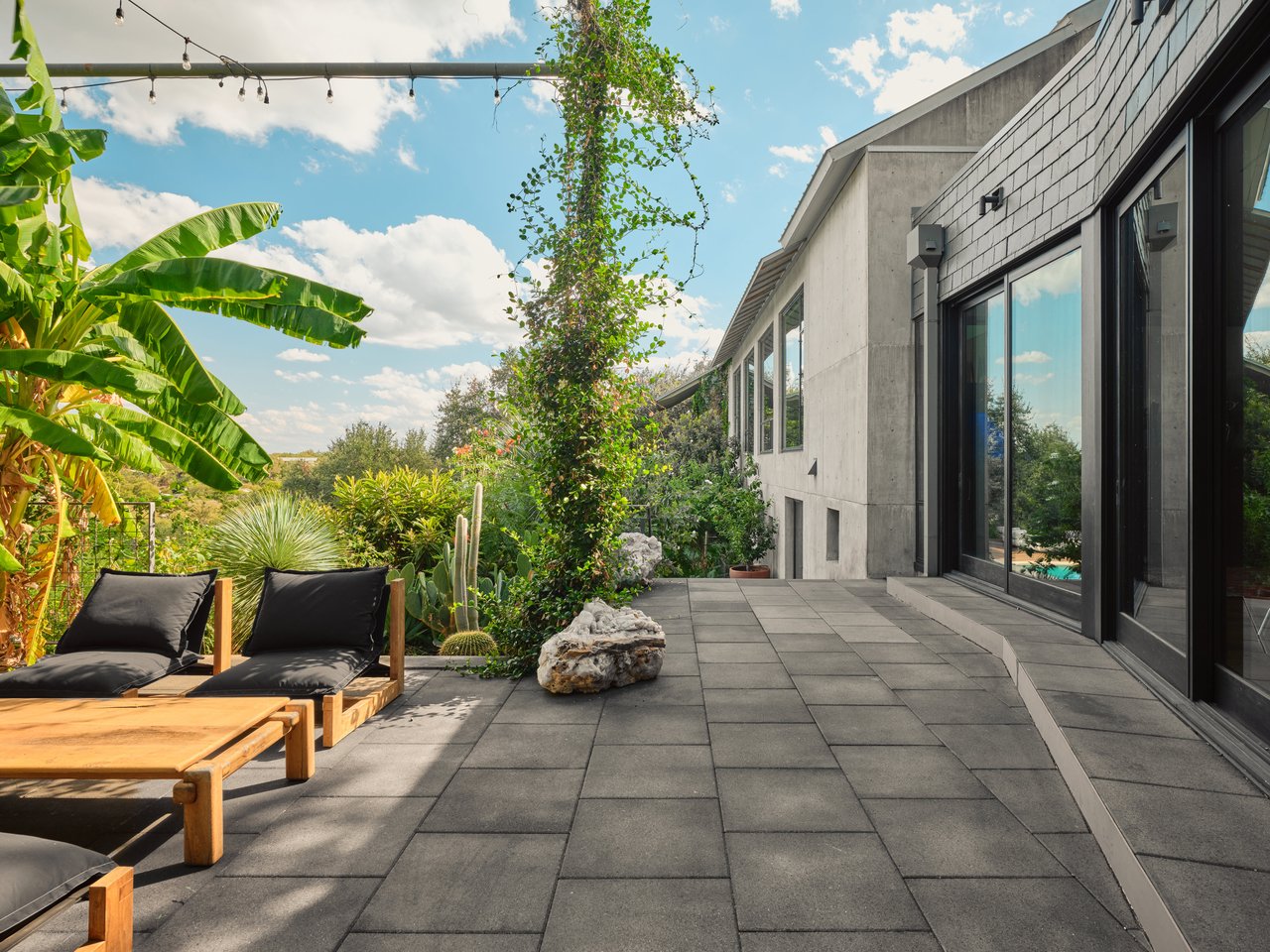 STRATFORD HILLS ARCHITECTURAL LANDMARK