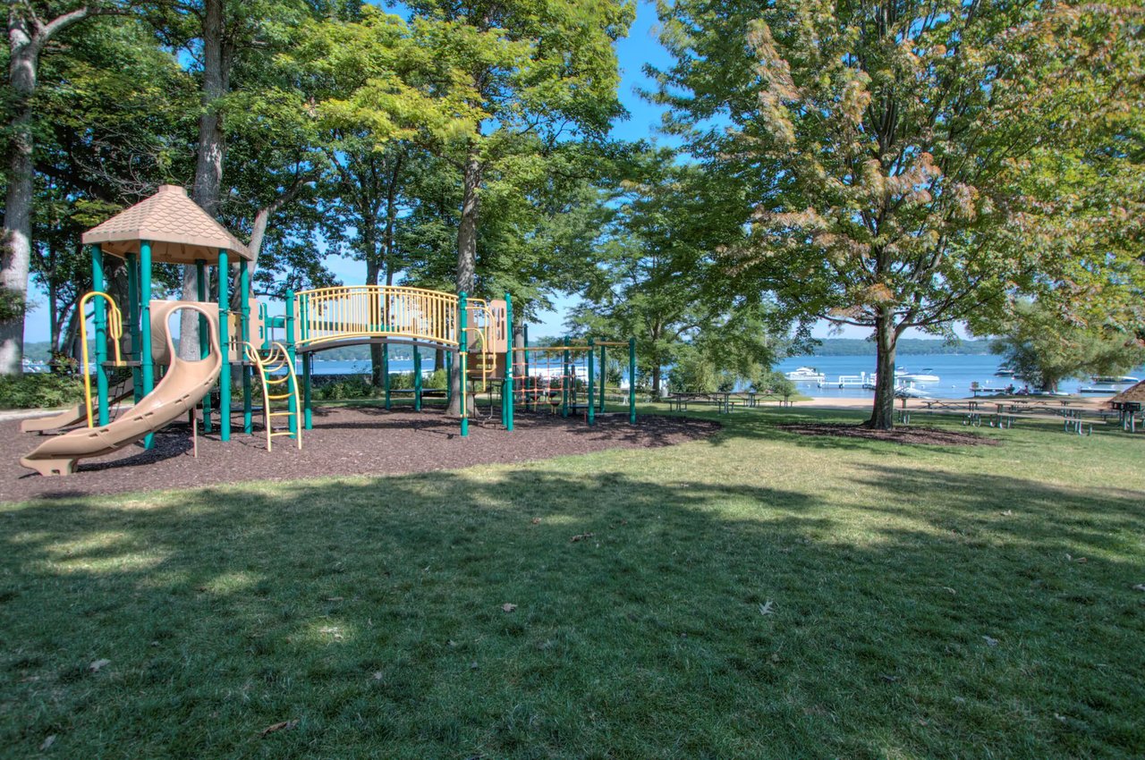 158 Abbey Springs Dr