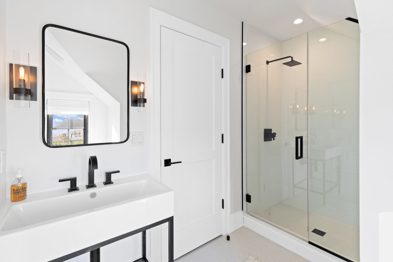 472 Edge of Woods Rd