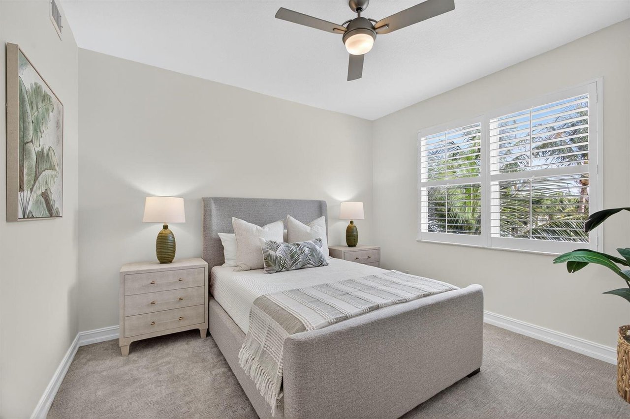 833 Bay Colony Drive S