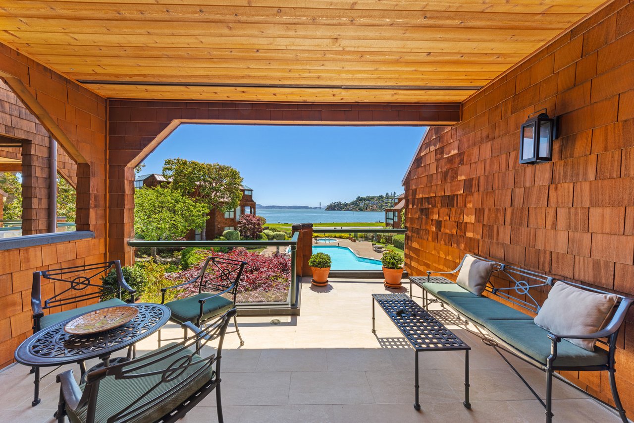 Luxury Condo with Sweeping Bay Views