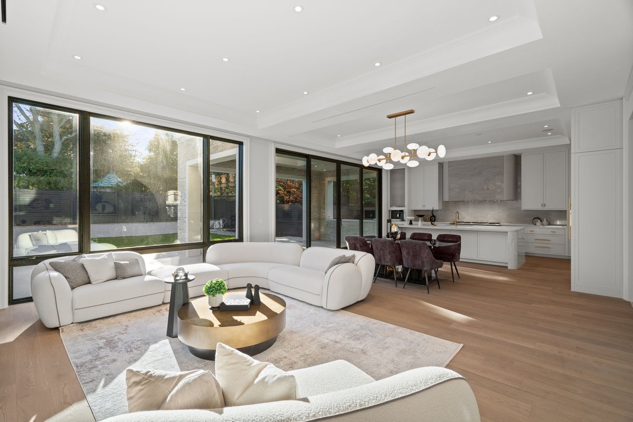 Prestigious Dunvegan Rd