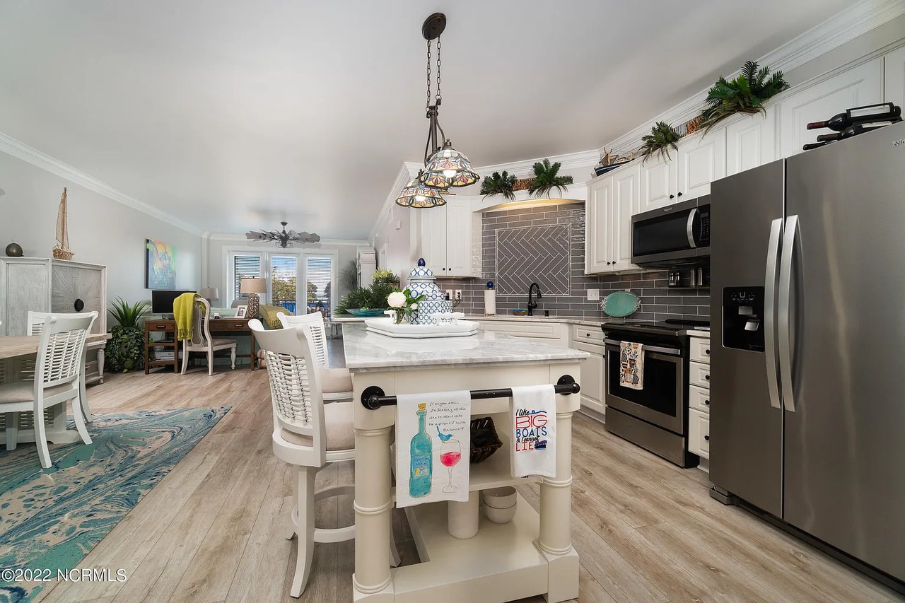 4425 Arendell St Apt 105