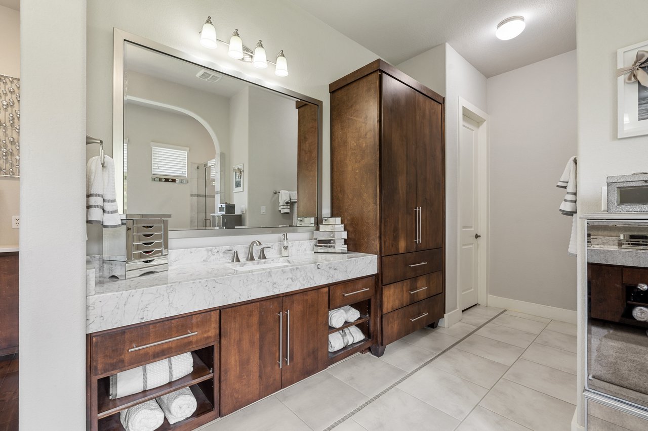 Modern Transitional Luxury Home in Gated Bluffs of Steiner Ranch | Lake Austin Access + Hill Country Views | $1.9MM