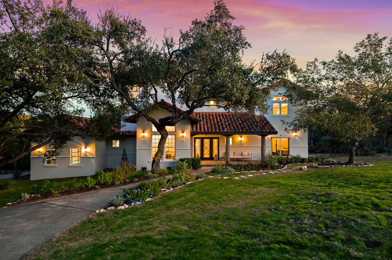 Vista Sereno :  A Modern, Spanish Colonial Retreat