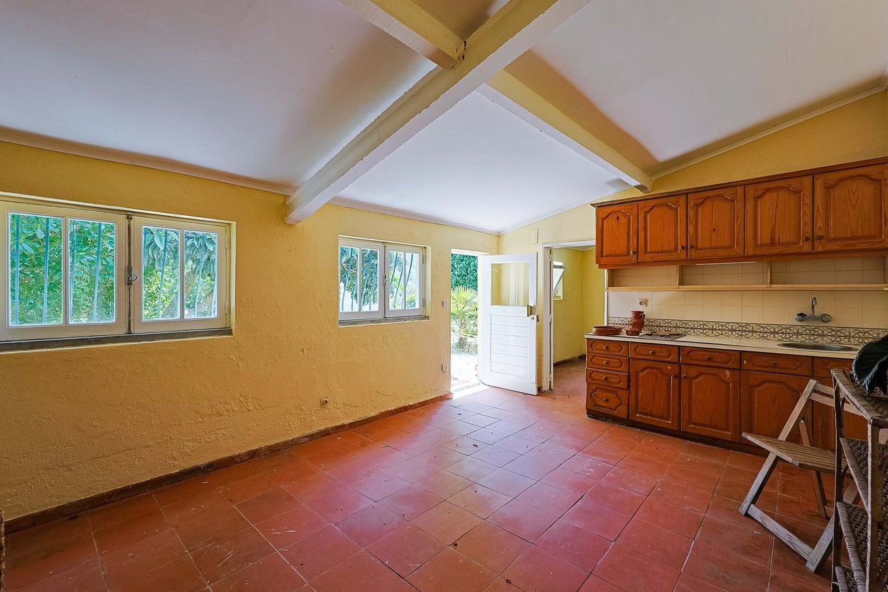 Exclusive Family Villa with Expansive Gardens Near Sintra’s UNESCO Heritage Centre
