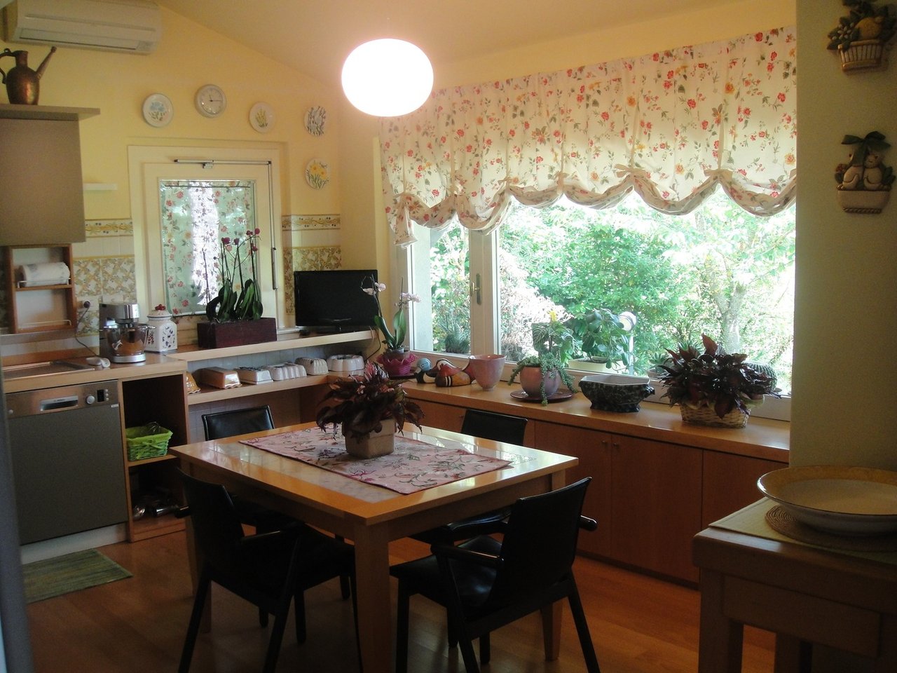 Two Story Villa with Garden