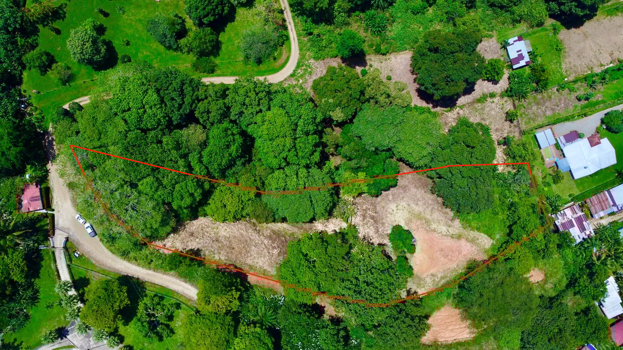 Build-Ready Lot in Ojochal’s Calle Cacique | Easy Access & Stunning Mountain Views