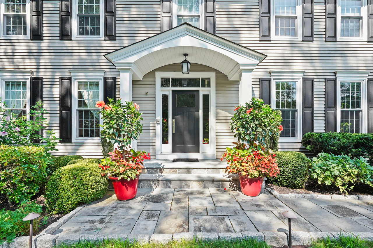 18 N Nabby Rd, Danbury, CT 06811