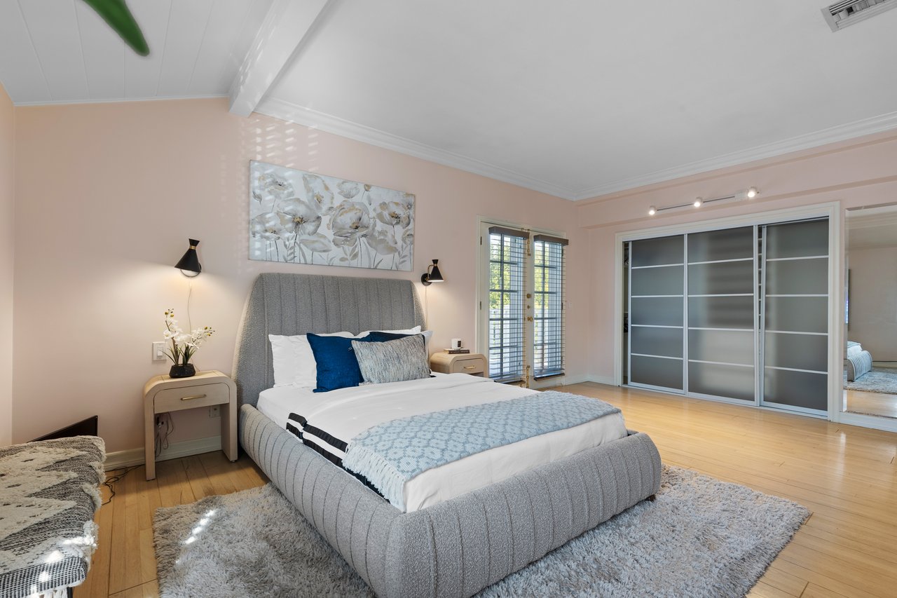 15435 Sutton St, Sherman Oaks