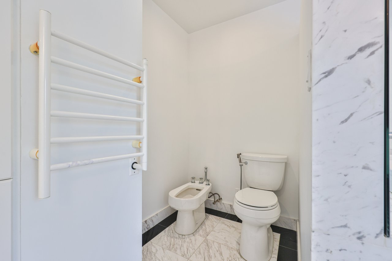 108 Whittington Place, Oakville