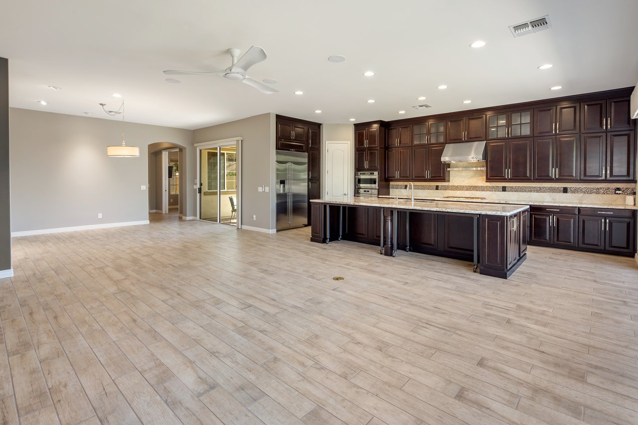 2932 E Madison Vistas