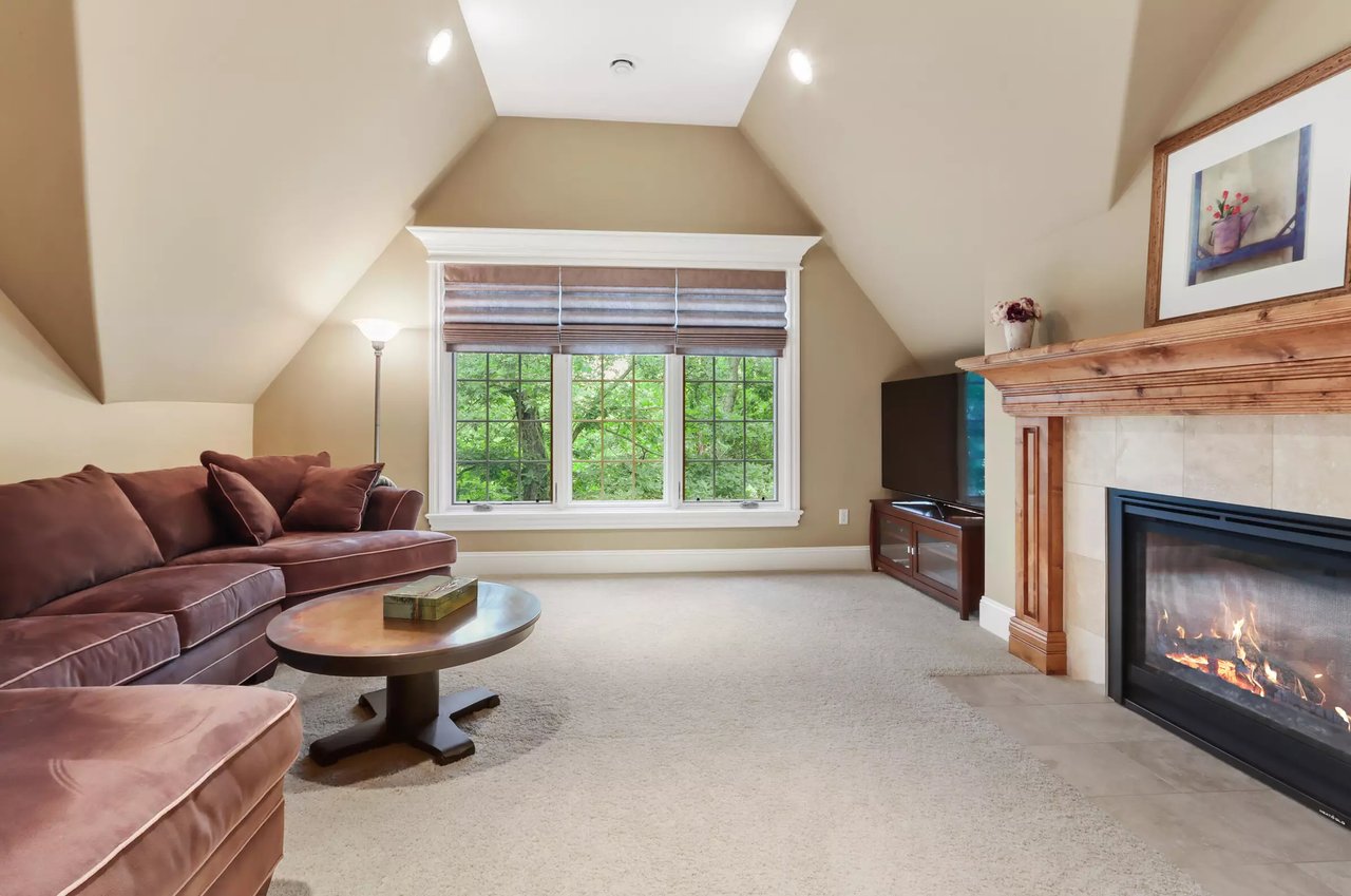 158 Abbey Springs Dr