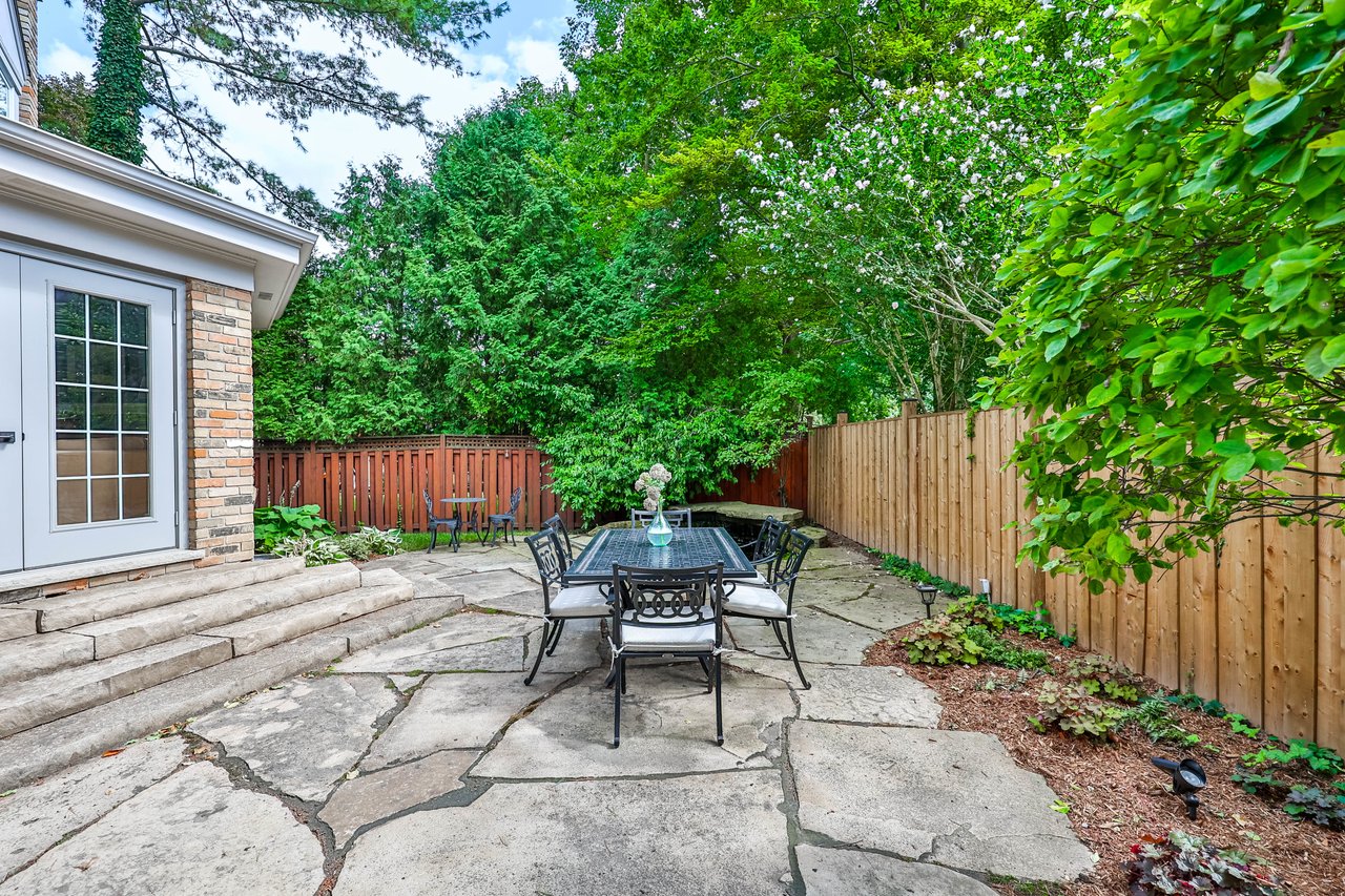206 Rossmore Boulevard, Burlington