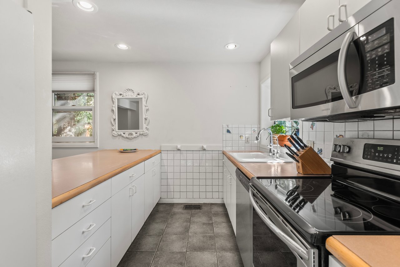 Bright Aspen Townhome: Steps from Culture, Slopes & Transit