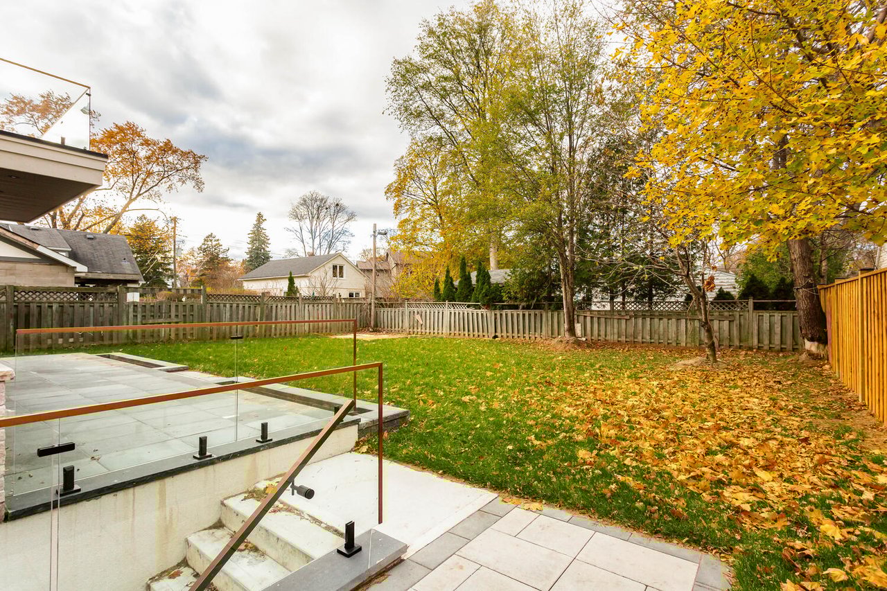 365 Jumna Ave, Mineola East