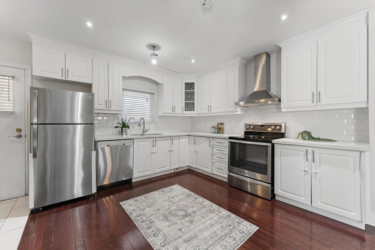 1106 Haig Blvd