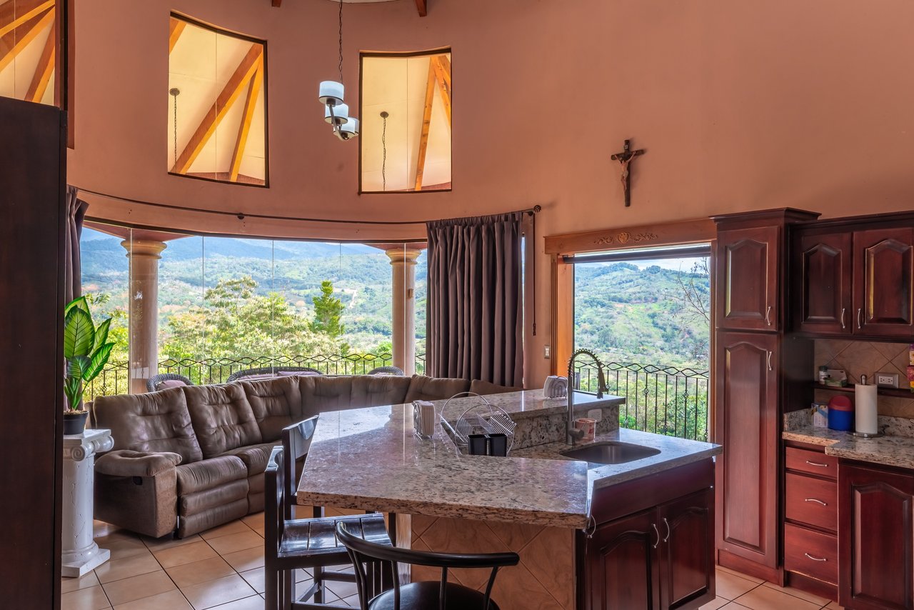 Spacious 5-Bedroom Colonial Home with 4 Bathrooms | La Bonita, Rivas.