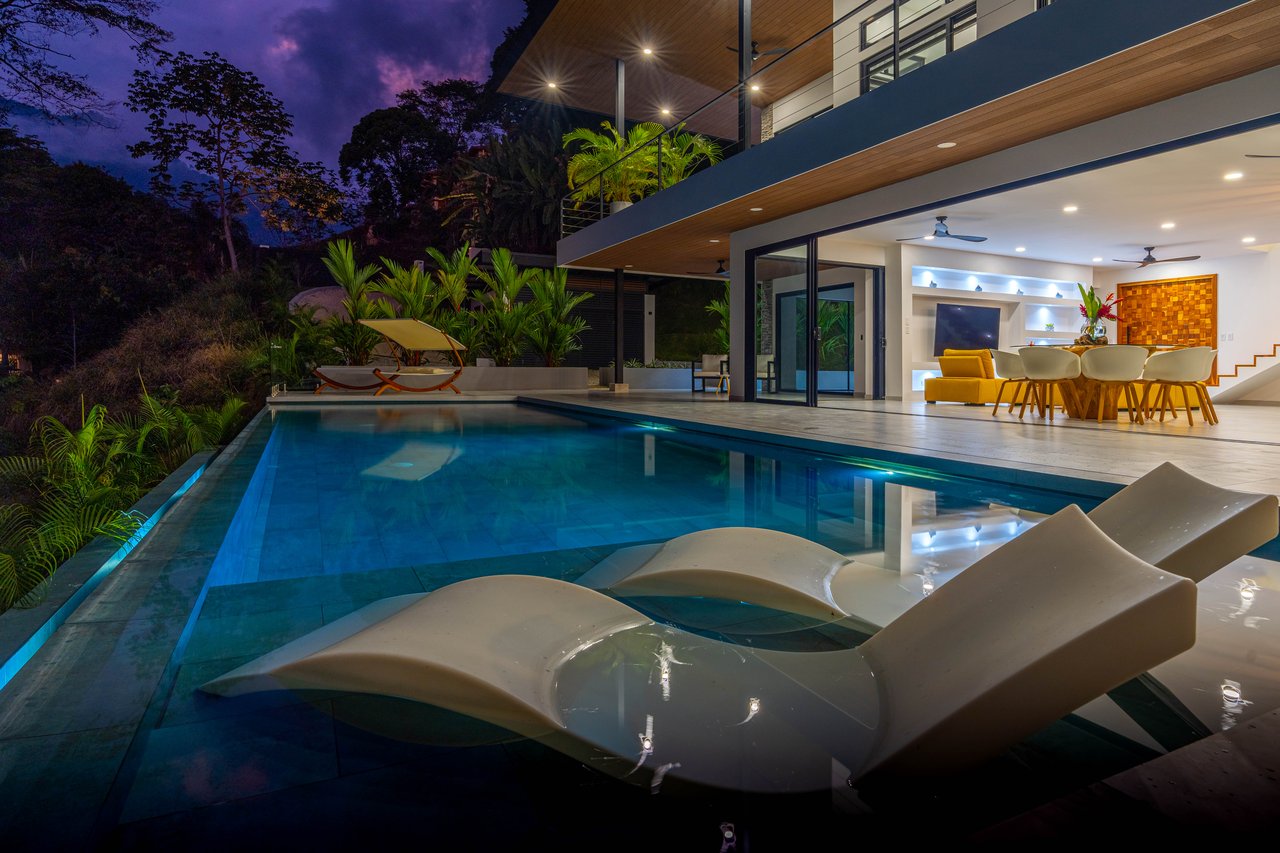 Luxury 4-Bed Home with Ocean & Jungle Views in Ojochal