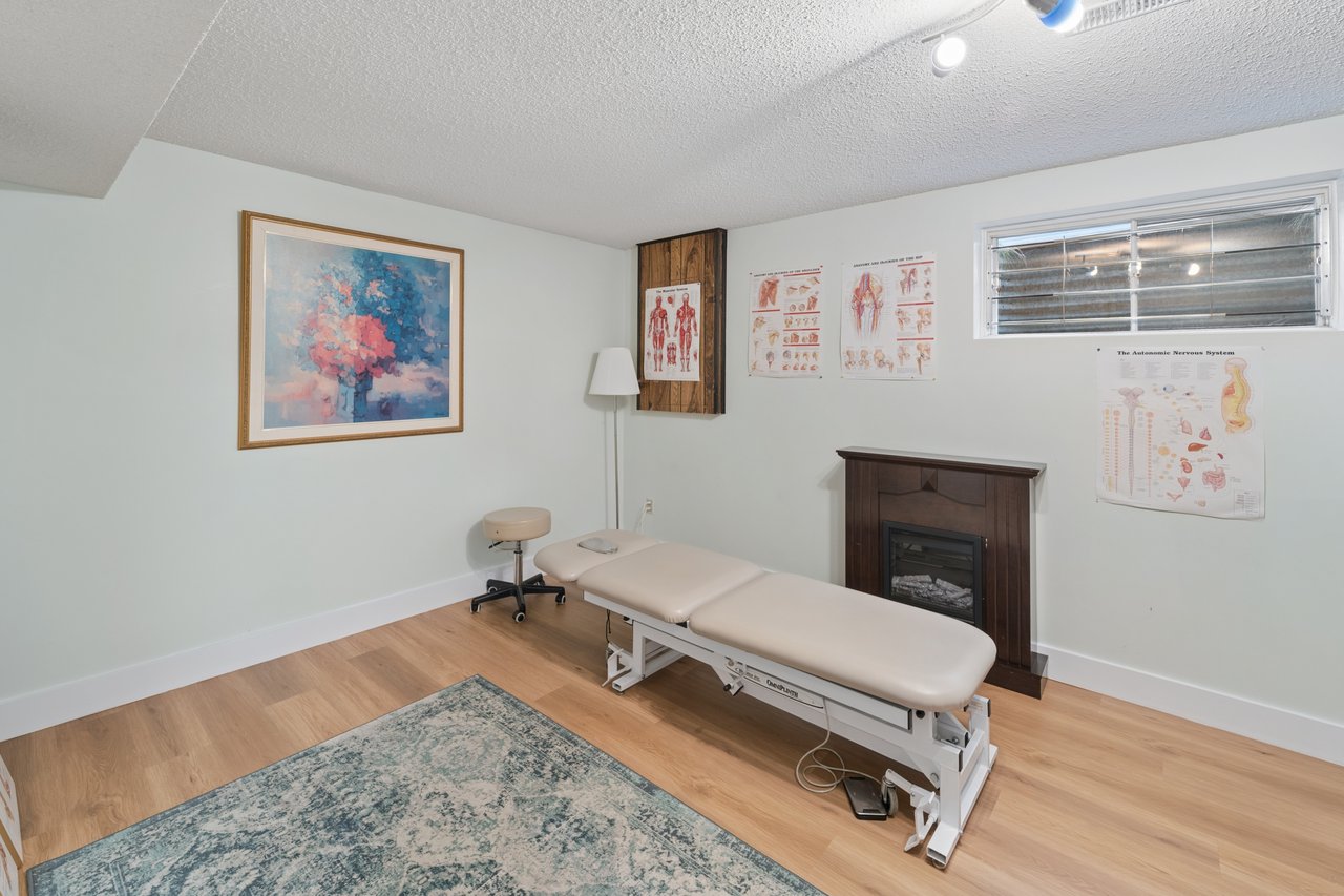 1156 Gloucester Square