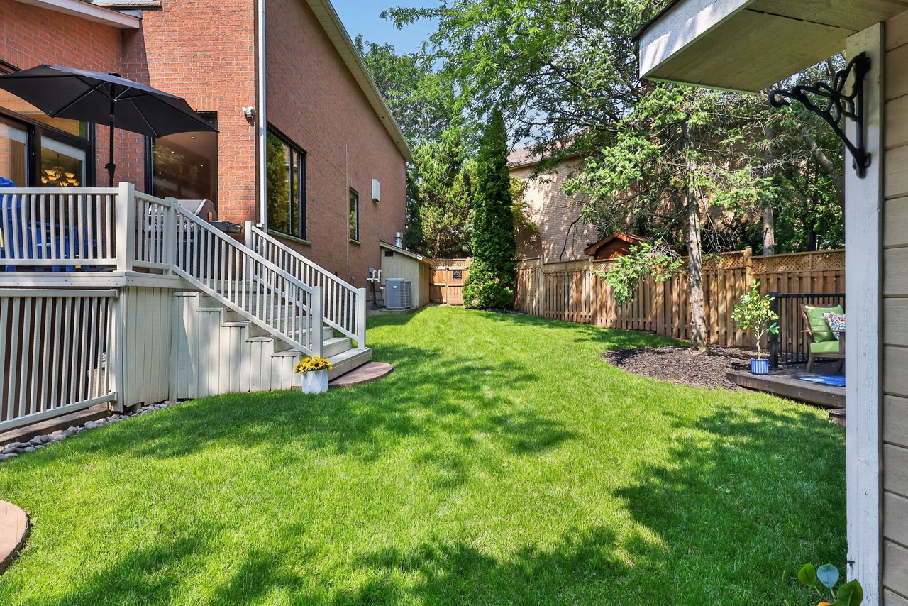 324 Oakridge Court, Oakville