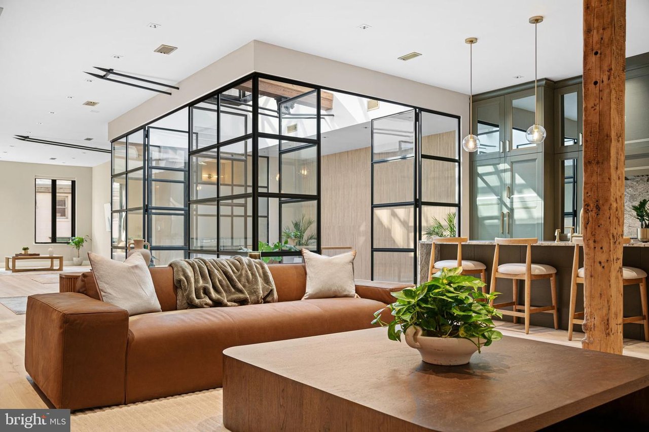 2017 Sansom St, Philadelphia, PA 19103