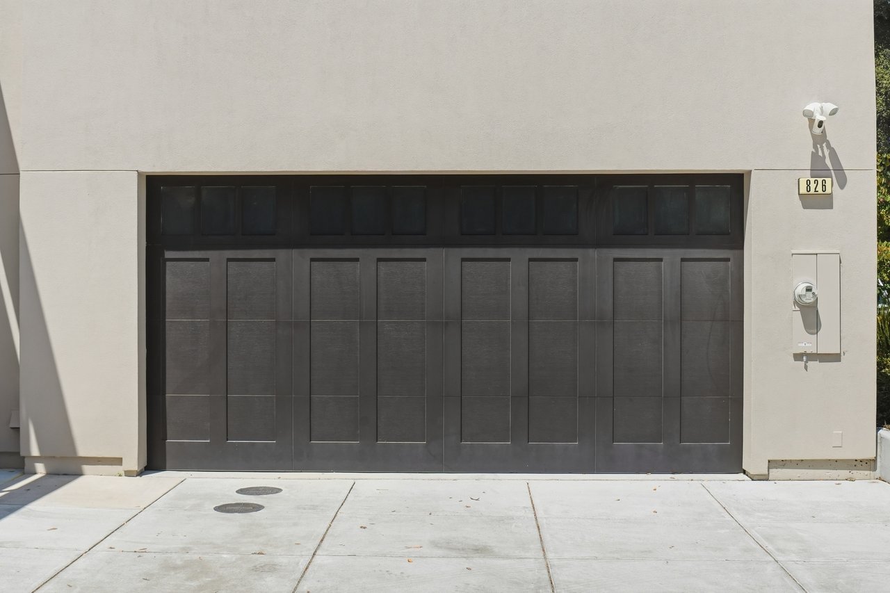 826 W Olive AVE