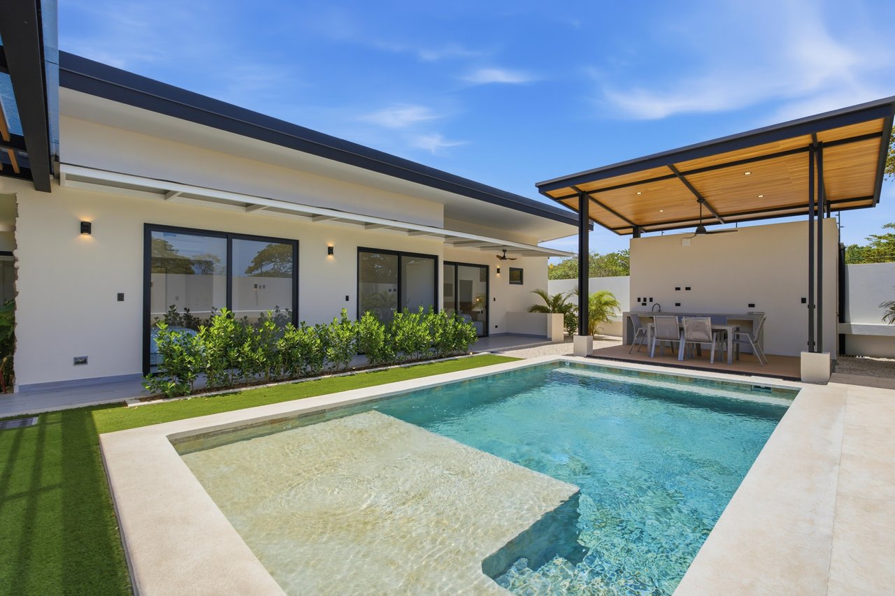 Villa Fresno | Newly Completed Contemporary Home with Private Pool Near Playa Avellanas